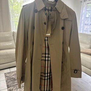 Burberry Brit Women’s Size 14 Classic Trench Coat – New With Tags – Garment Bag